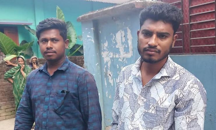 খুলনায় বিদেশি পিস্তলসহ আটক ২