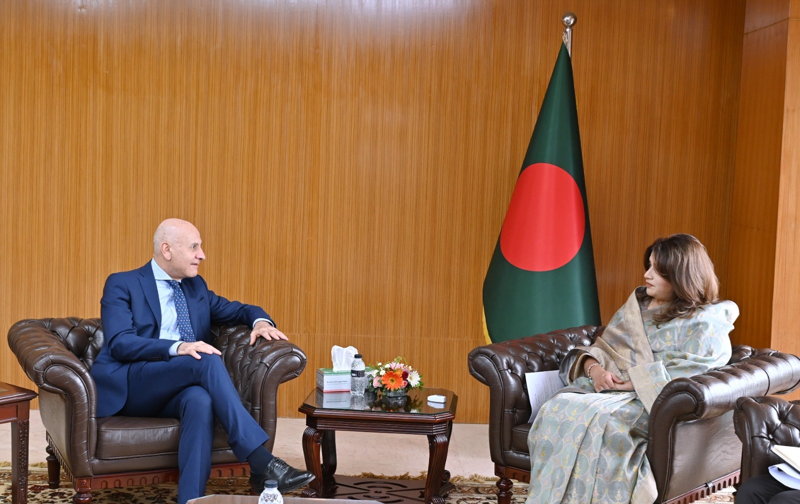 পররাষ্ট্র প্রতিমন্ত্রী শামা ওবায়েদ ইসলামের সাথে ইতালির রাষ্ট্রদূতের সৌজন্য সাক্ষাৎ