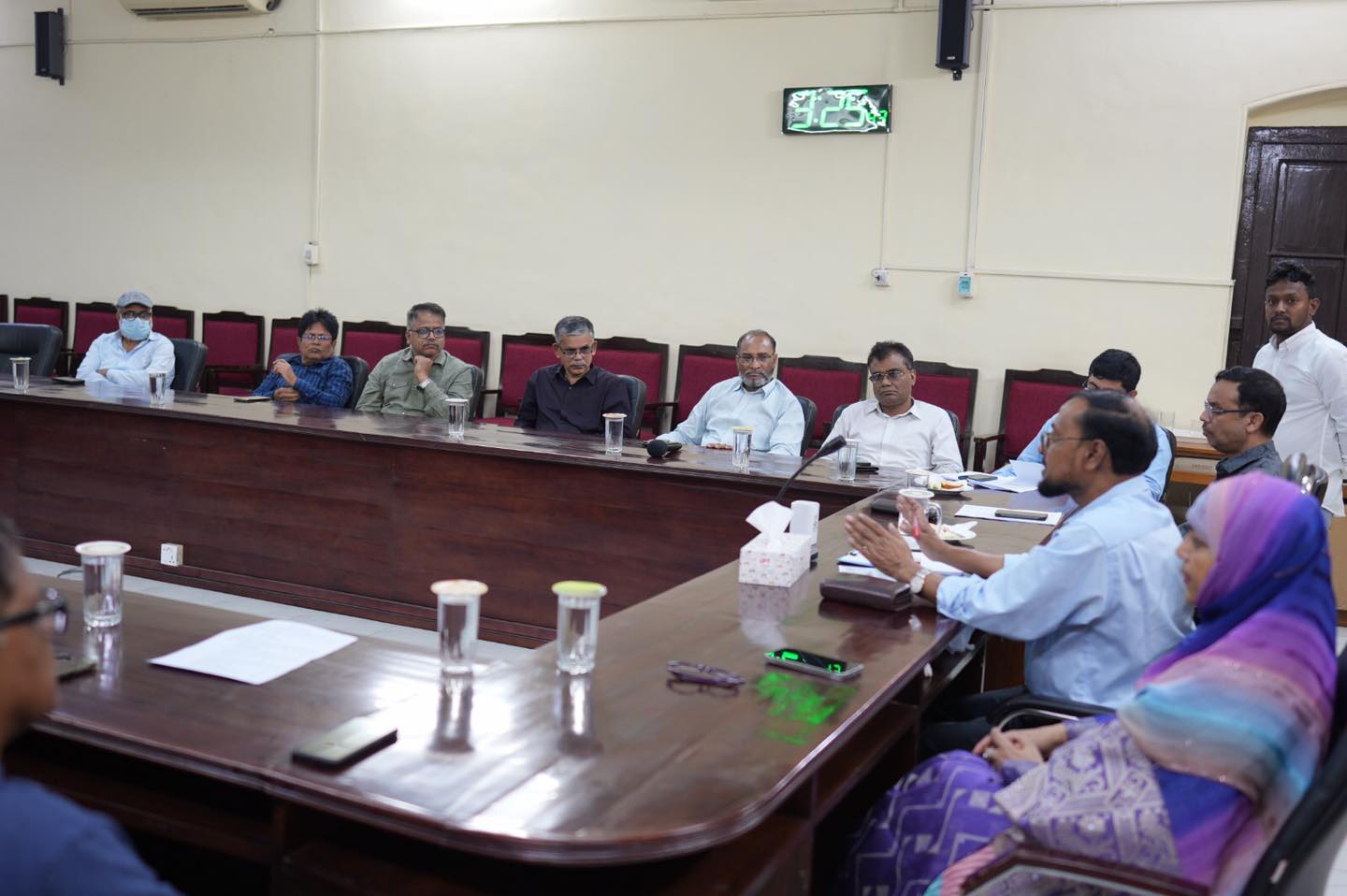 জবির নবনিযুক্ত উপাচার্যের সঙ্গে শিক্ষক সমিতির সাবেক-বর্তমান নেতৃবৃন্দের মতবিনিময়