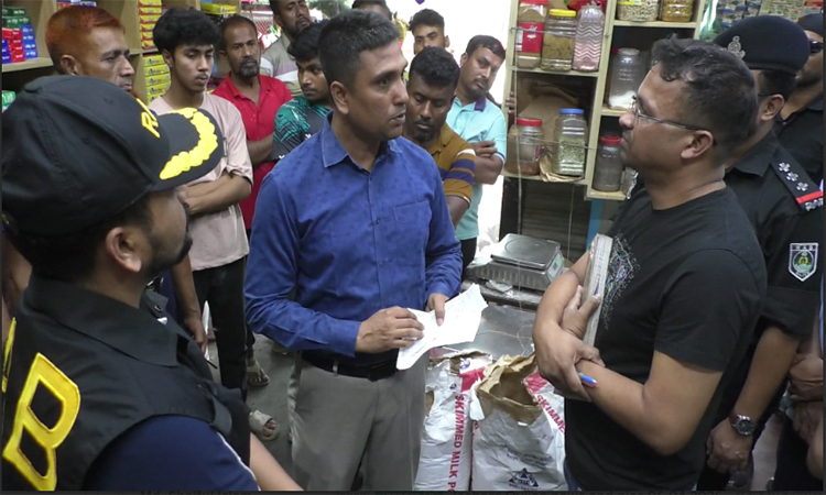 যশোরে ৪৩ হাজার লিটার ভোজ্য তেল জব্দ 