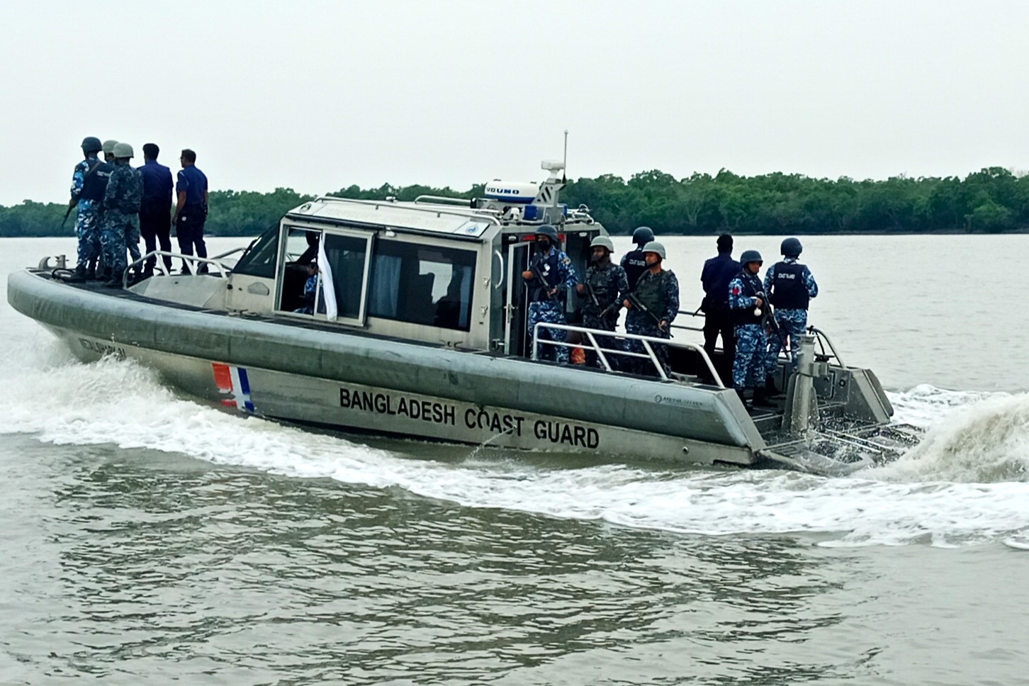 সুন্দরবনে দস্যু দমনে কোস্টগার্ডের অভিযান জোরদার