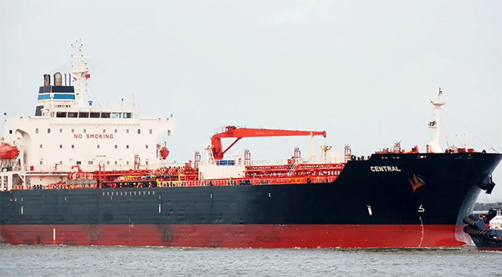 ৫১ হাজার টন জ্বালানি তেল নিয়ে চট্টগ্রাম বন্দরে মালয়েশিয়ার ২ জাহাজ