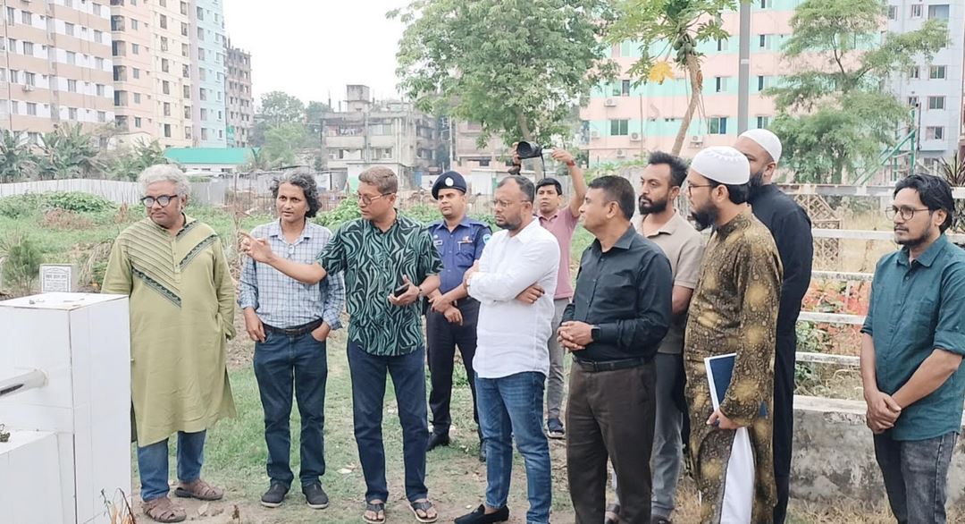 বরেণ্য সুরসাধক আয়েত আলী খাঁর সমাধি পরিদর্শনে কুসিক প্রশাসক