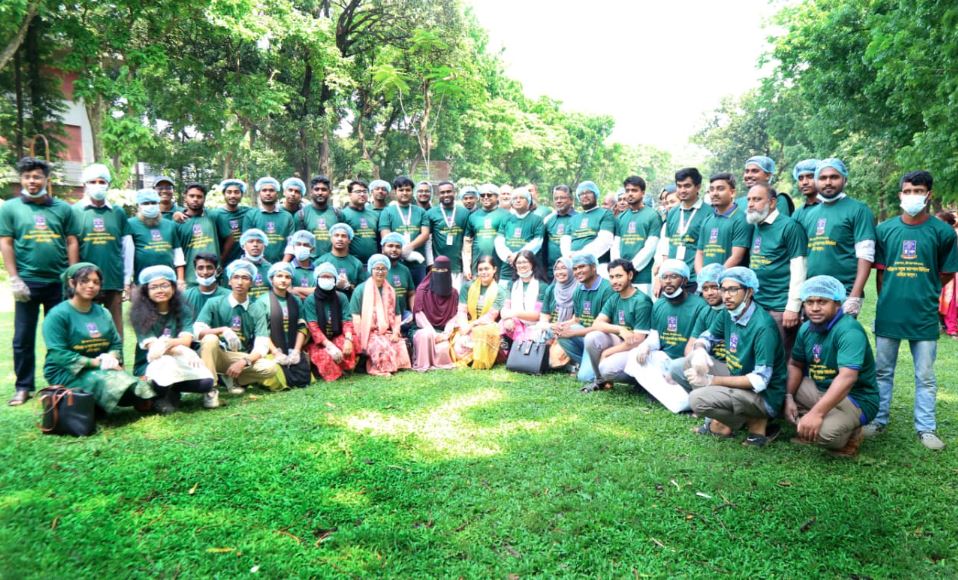 ঢাবিতে ‘ক্লিন ক্যাম্পাস, গ্রীন ক্যাম্পাস’ কর্মসূচি পালন