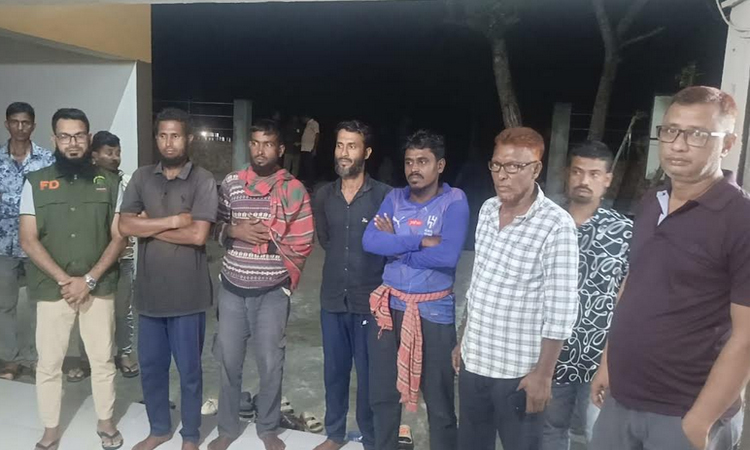 সুন্দরবন সাতক্ষীরা রেঞ্জে নৌকা ডুবি ; নিখোঁজ ৪