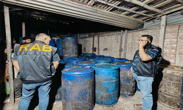 দেশব্যাপী ভোজ্য তেলের কৃত্রিম সংকট রোধে র‌্যাবের কঠোর পদক্ষেপ গ্রহণ