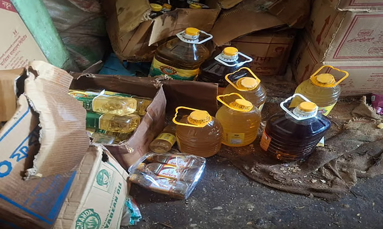 র‌্যাবের অভিযানে অবৈধভাবে মজুত ৫০ হাজার লিটার ভোজ্যতেল উদ্ধার