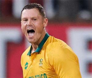 হাসারাঙ্গার বদলি লিন্ডা