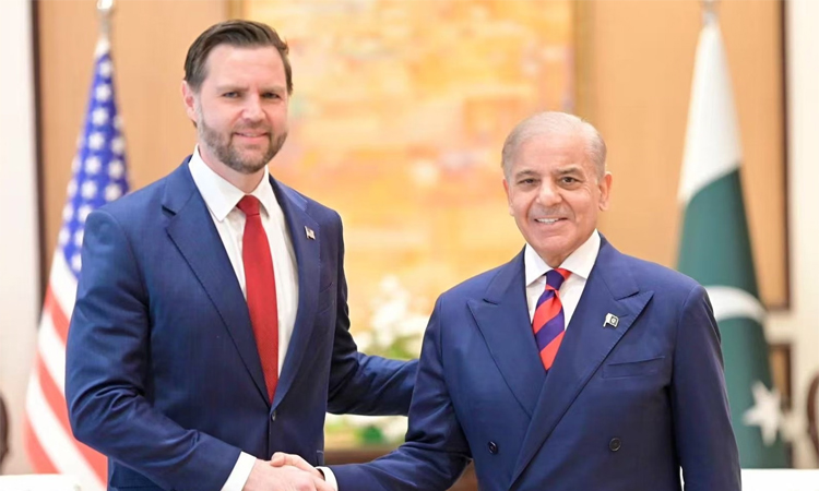 ভান্সের সঙ্গে পাকিস্তানের প্রধানমন্ত্রীর বৈঠক, ‘ইসলামাবাদ আলোচনা’ শুরু