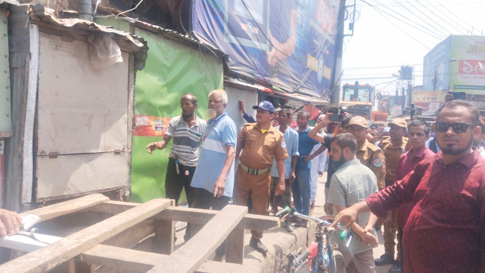 বরিশালে অবৈধ স্থাপনা উচ্ছেদ অভিযান বিসিসির