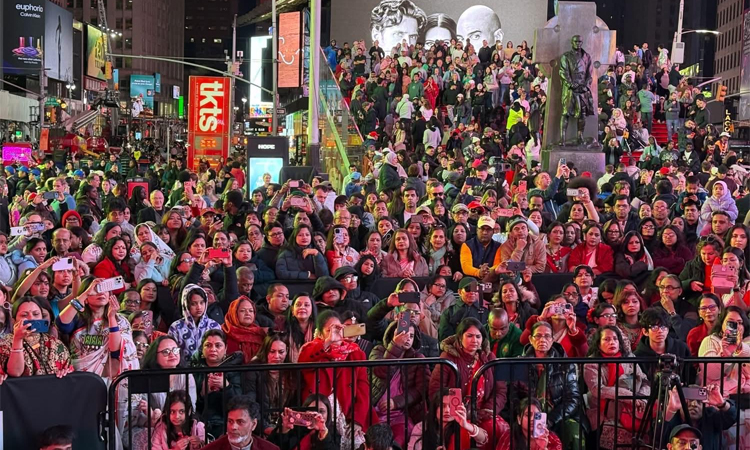 সহস্র বাঙালির জয়গানে মাতোয়ারা টাইমস স্কয়ারে বাংলা নববর্ষ উৎসব ইতিহাস গড়ল