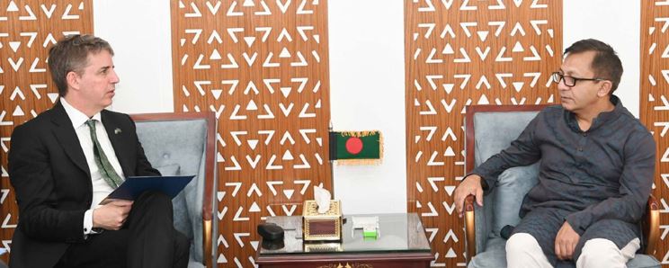 বাণিজ্যমন্ত্রী খন্দকার আব্দুল মুক্তাদিরের সঙ্গে বাংলাদেশে নিযুক্ত সুইডেনের রাষ্ট্রদূত নিকোলাস উইক বৈঠক। ছবি : পিআইডি
