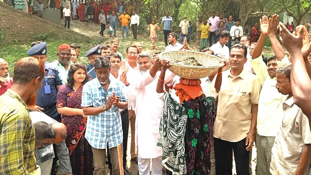নওগাঁর বদলগাছীতে ৭৫০ মিটার খাল পুনঃখনন কাজের উদ্বোধন