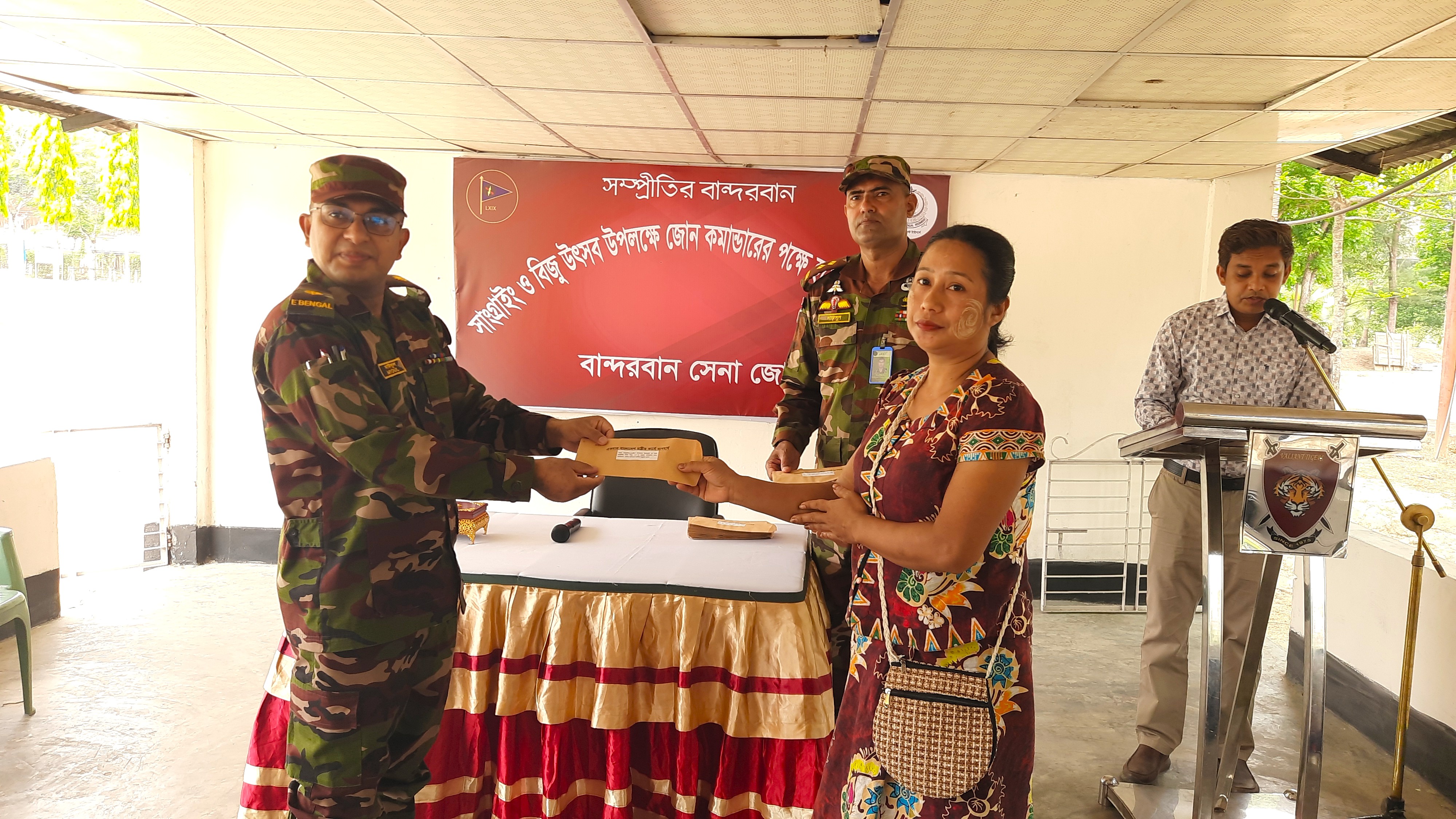 বান্দরবানে সাংগ্রাই ও বিজু উৎসব উপলক্ষে সেনাবাহিনীর উপহার 