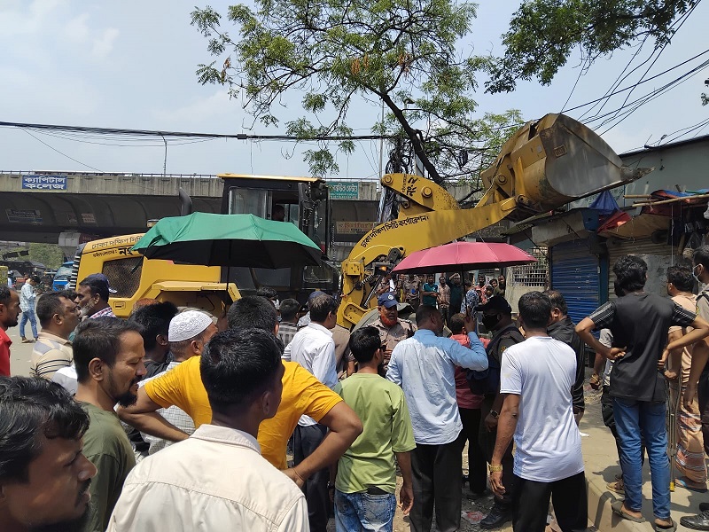 রাজধানীর সায়েদাবাদ ও মাওয়া রোড়ে অবৈধ বাস কাউন্টার উচ্ছেদ
