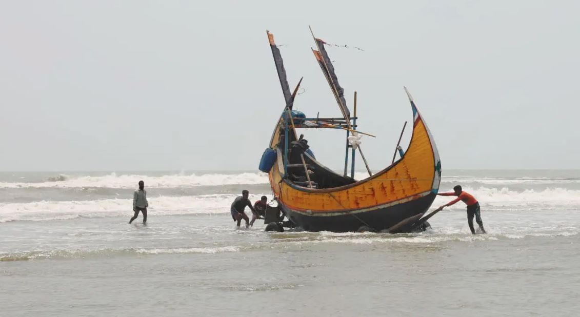 সাগরে মাছধরায় ৫৮ দিনের নিষেধাজ্ঞা, খাদ্য সহায়তা পাবেন জেলেরা 