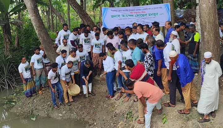 পিরোজপুরের চড়খালিতে খাল পুনঃখনন কাজের উদ্বোধন করেছেন গণপূর্ত প্রতিমন্ত্রী 