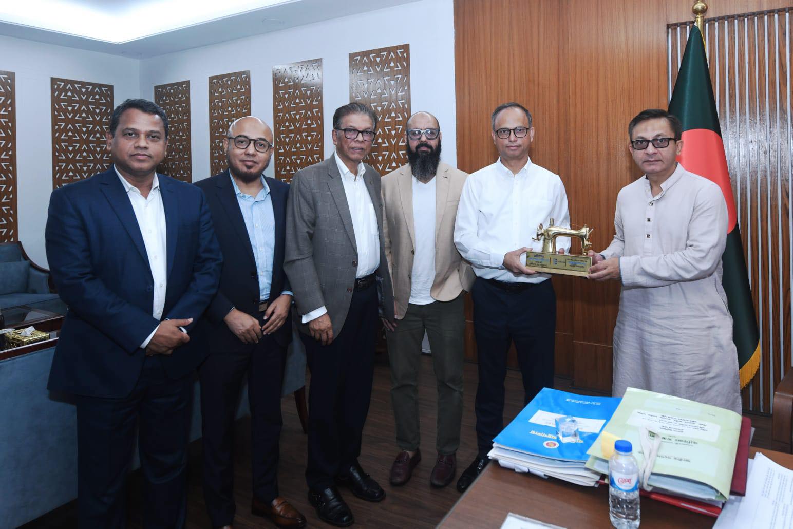 পোশাক শিল্পের প্রতিযোগিতামূলক সক্ষমতা ধরে রাখতে নীতি সহায়তার আহ্বান বিজিএমইএ’র