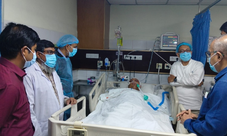 আহত ডা. শংকরকে দেখতে হাসপাতালে বিএনপি নেতা ডা. রফিকুল ইসলাম