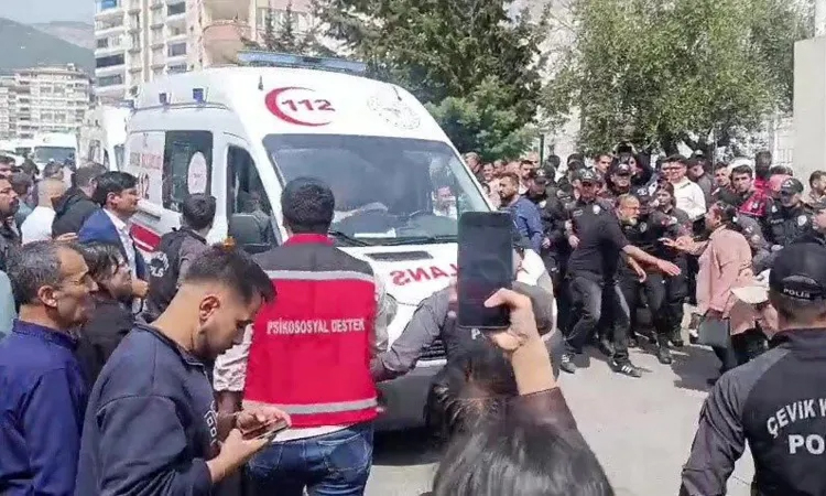 তুরস্কের স্কুল শ্যুটারের হোয়াটসঅ্যাপের ছবিতে মার্কিন গণহত্যাকারীর নাম