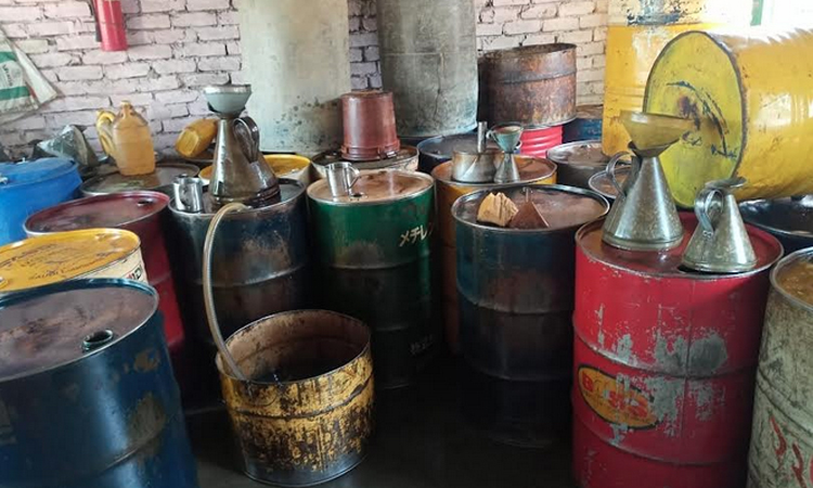 নেত্রকোণায় জ্বালানি তেল মজুতের দায়ে দুই প্রতিষ্ঠানকে জরিমানা  