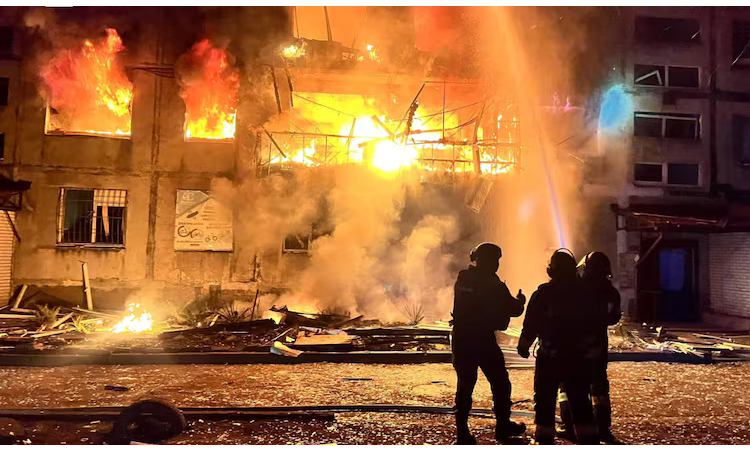 ইউক্রেনে ২৪ ঘণ্টায় রাশিয়ার ৬৫৯টি ড্রোন ও ৪৪টি ক্ষেপণাস্ত্র হামলা: কিয়েভ