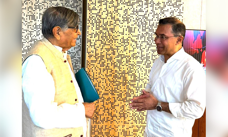 প্রধানমন্ত্রীর সঙ্গে অধ্যাপক আবদুল্লাহ আবু সায়ীদের সৌজন্য সাক্ষাৎ