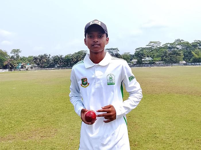 ৪ মেডেন ওভারে ৬ উইকেট রাফিনের