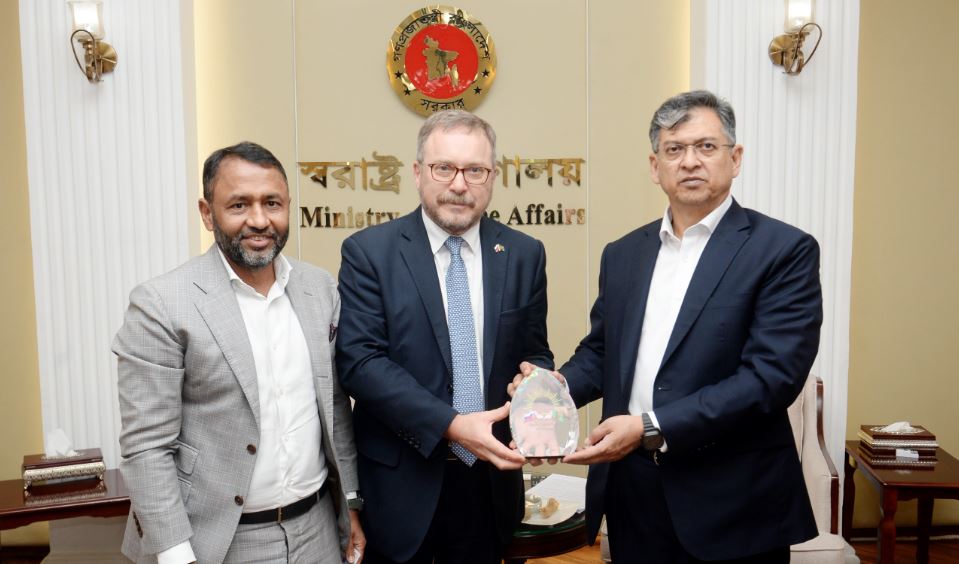 স্বরাষ্ট্রমন্ত্রীর সঙ্গে রাশিয়ার রাষ্ট্রদূতের সাক্ষাৎ 