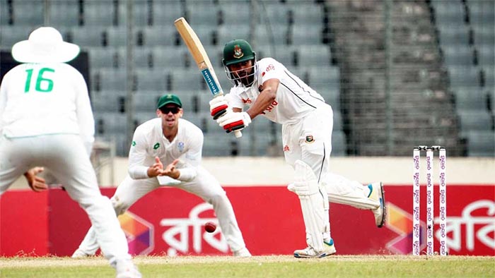 মিরাজের প্রয়োজন ২০৯ রান