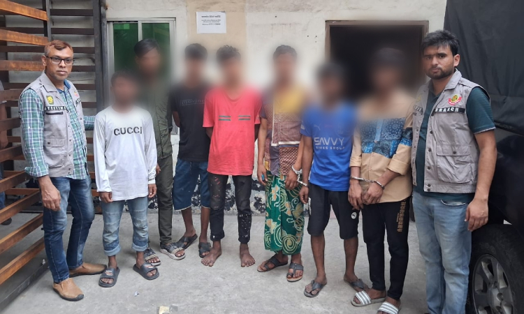পল্টন থানা এলাকায় ব্লক রেইড পরিচালনা করে সাতজন গ্রেফতার
