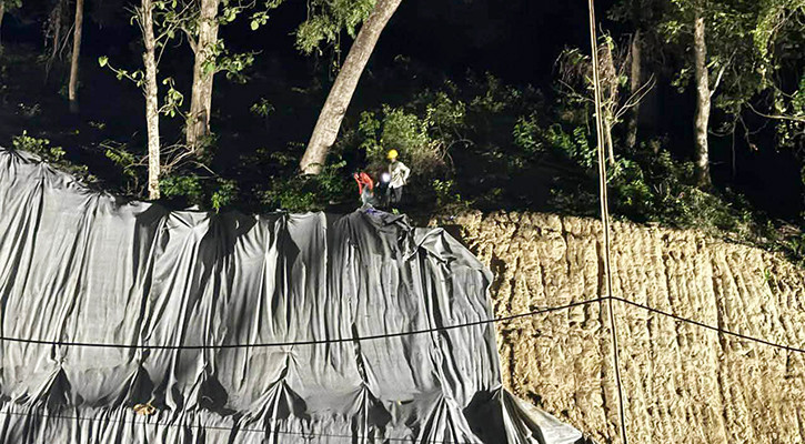 চট্টগ্রামের সীতাকুণ্ডে পাহাড় কাটায় একজনকে জেল-জরিমানা