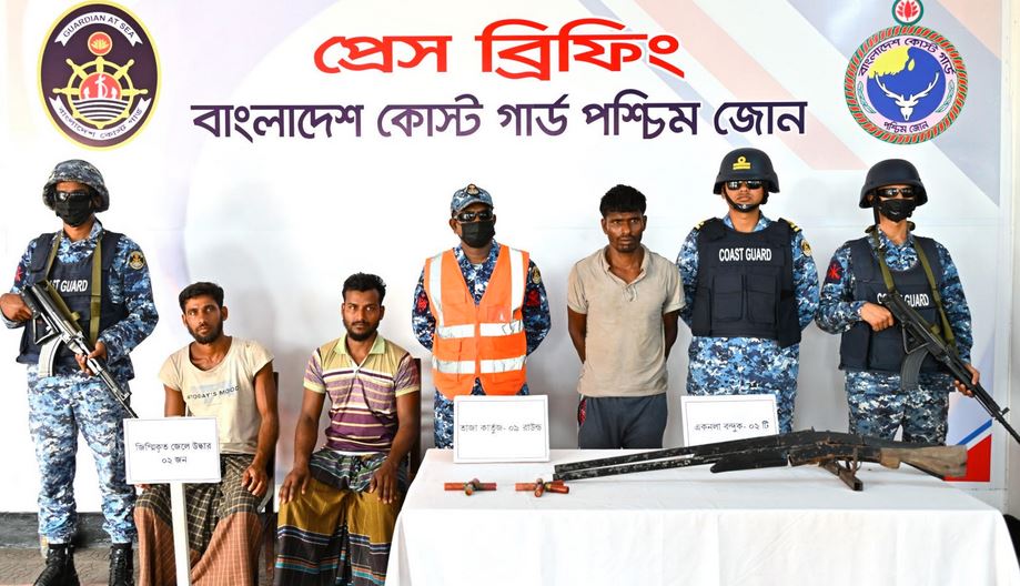 সুন্দরবনে কোস্ট গার্ডের ‘অপারেশন ম্যানগ্রোভ শিল্ড’: ২ জেলে উদ্ধার