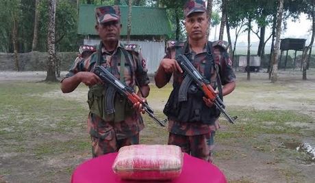 লালমনিরহাট সীমান্তে ভারতীয় মালামাল জব্দ