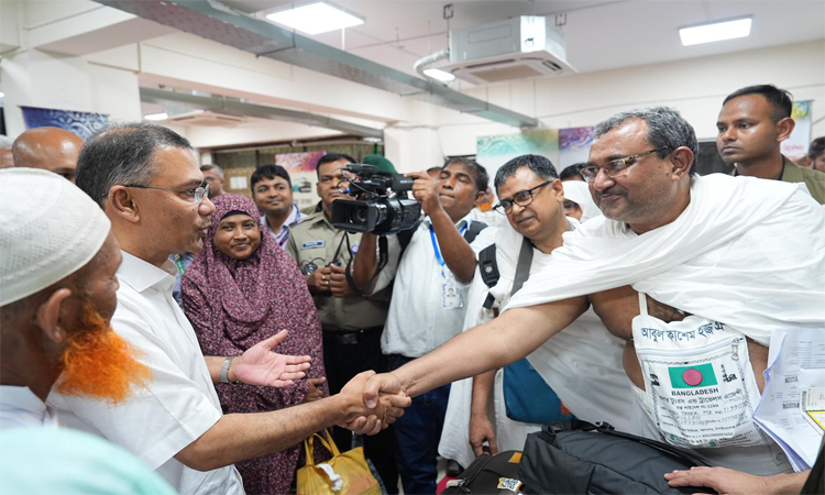 হজ ক্যাম্প পরিদর্শন করলেন প্রধানমন্ত্রী