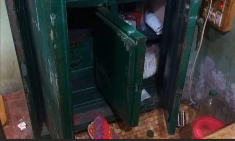 মাদারীপুরে হাউসদী বাজারে ৬টি স্বর্ণের দোকানে ডাকাতি