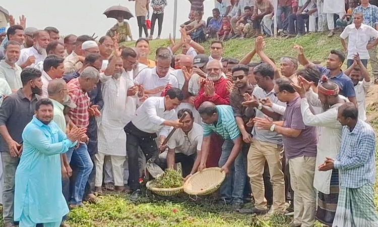 নওগাঁয় ২টি খাল পুন : খনন কাজের উদ্বোধন