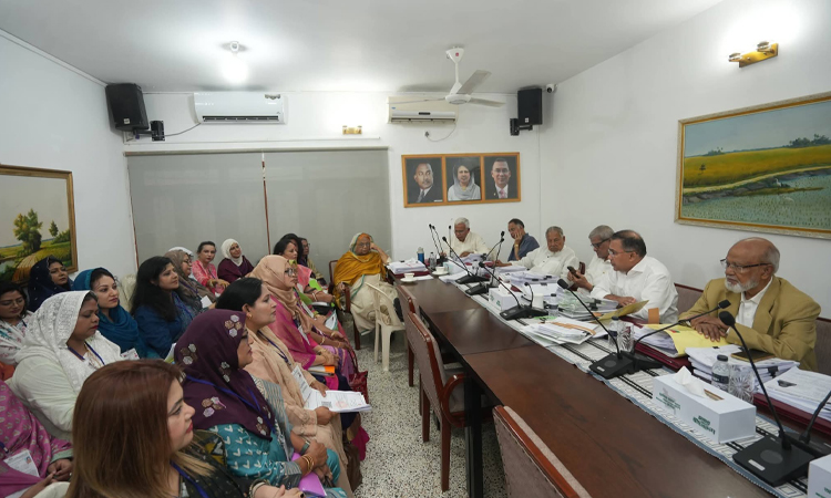 রাত ৩টা পর্যন্ত অফিসিয়াল কাজ করেছেন প্রধানমন্ত্রী