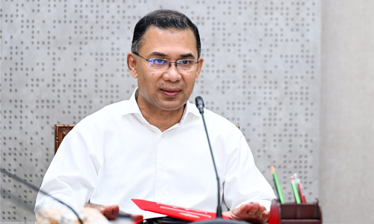 প্রধানমন্ত্রীর সঙ্গে সাক্ষাৎ করেছেন বিদ্যুৎ ও জ্বালানি মন্ত্রী এবং প্রতিমন্ত্রী