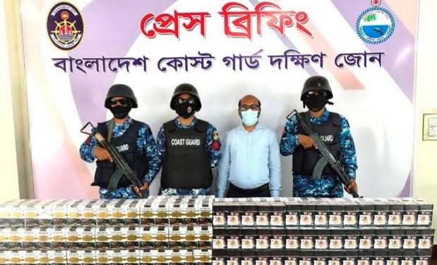 ভোলায় অবৈধ সিগারেট জব্দ করেছে কোস্ট গার্ড 