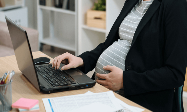 কর্মজীবী নারীর গর্ভকালীন সাজ-পোশাক