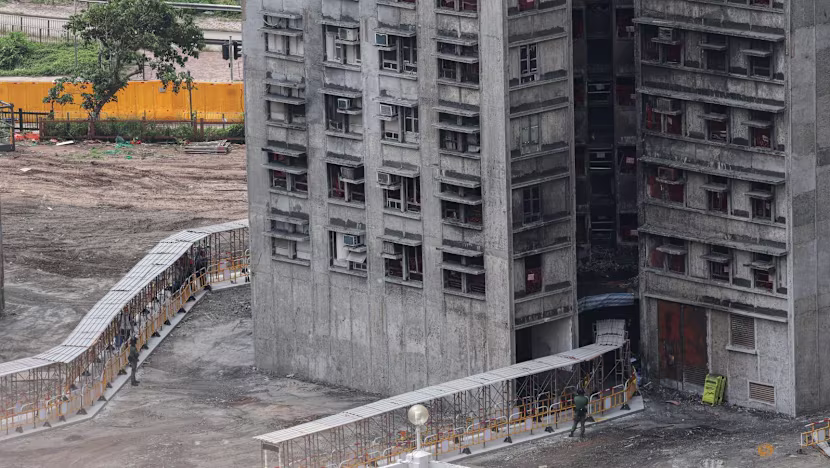 হংকংয়ে ভয়াবহ অগ্নিকাণ্ডের কয়েক মাস পর ক্ষতিগ্রস্ত বাড়িতে ফিরছেন বাসিন্দারা