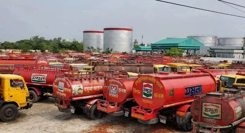 পার্বতীপুর ডিপো থেকে উত্তরাঞ্চলের পাম্পগুলোতে জ্বালানি সরবরাহ