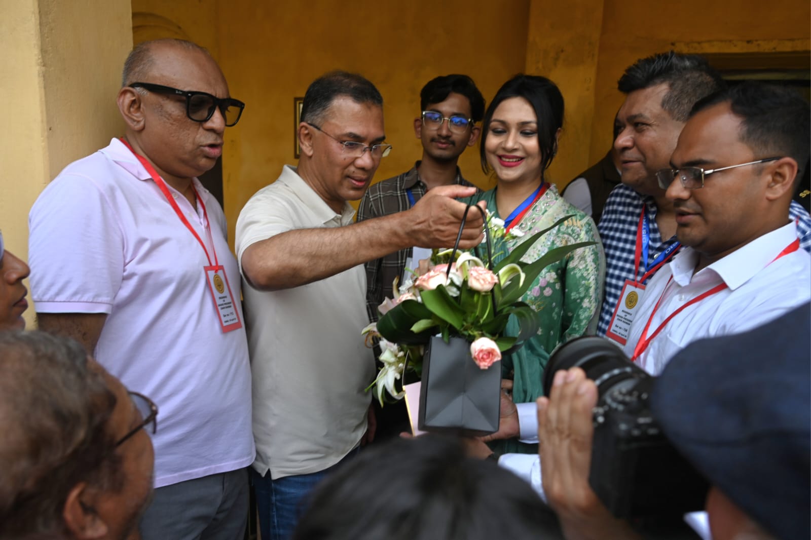 জিয়াবাড়িতে তারেক রহমানকে পেয়ে আবেগ আপ্লুত স্বজনরা 