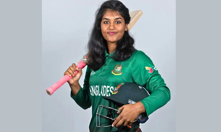 হকি স্টিক ছেড়ে ক্রিকেট ব্যাটে নাম লেখানো এক তরুণীর জয়গাথার গল্প