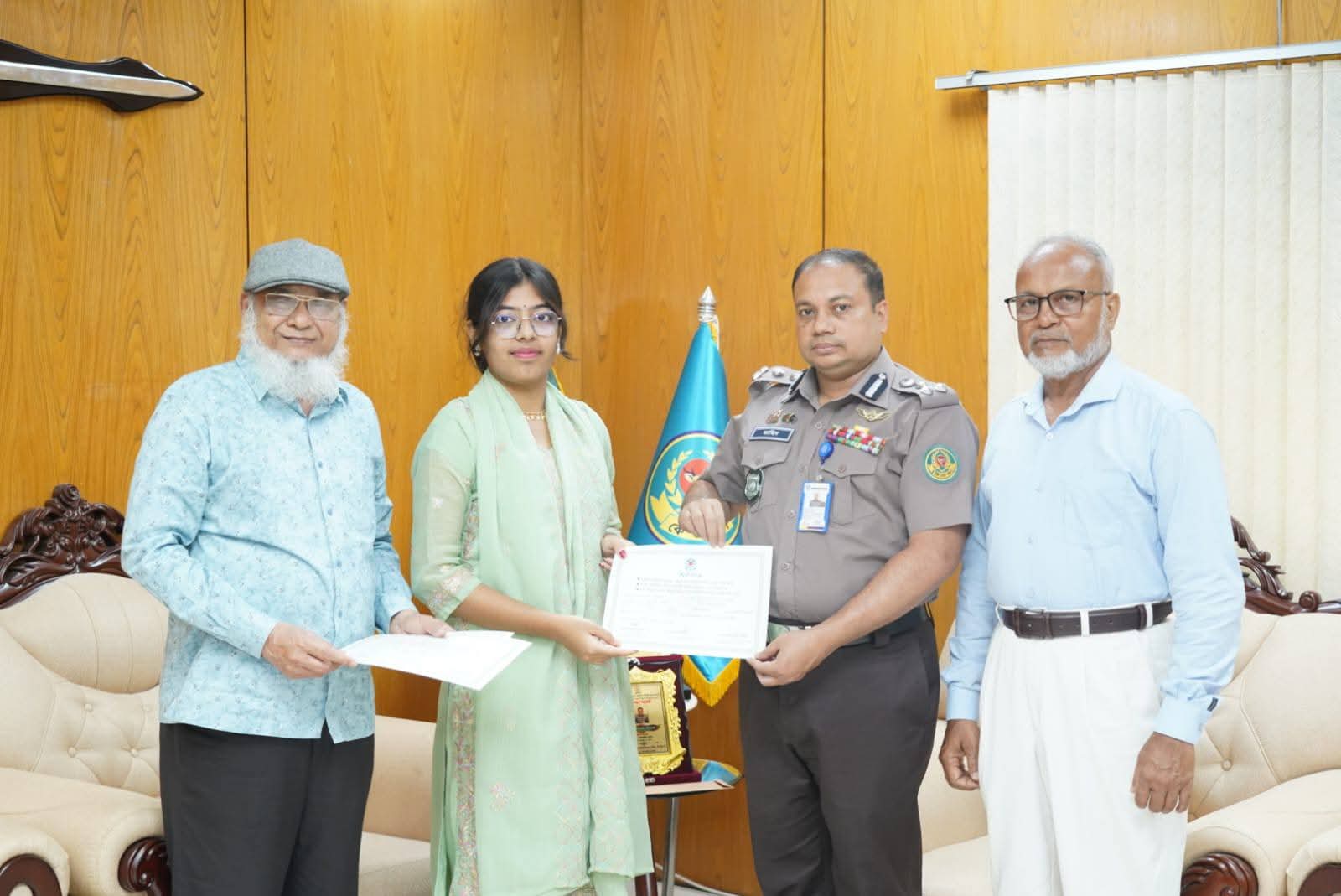 পুলিশ লাইন হাই স্কুলের কৃতি শিক্ষার্থীদের শিক্ষাবৃত্তি প্রদান