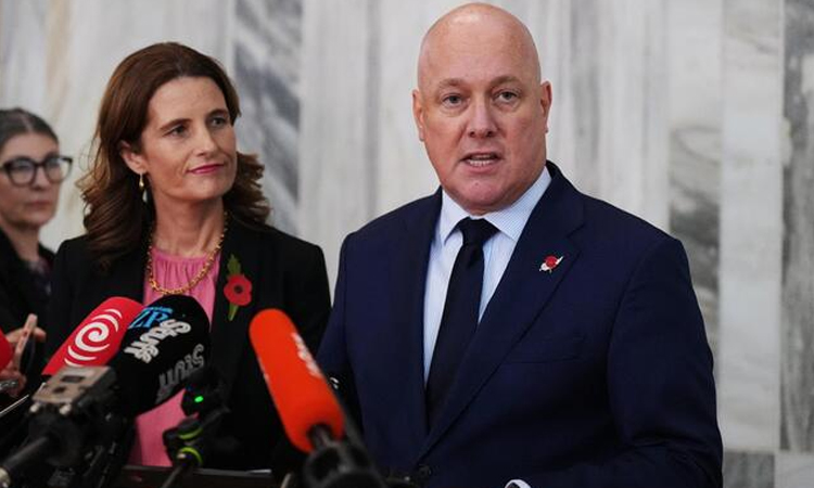 আস্থা ভোটে টিকে গেলেন নিউজিল্যান্ডের প্রধানমন্ত্রী লাক্সন