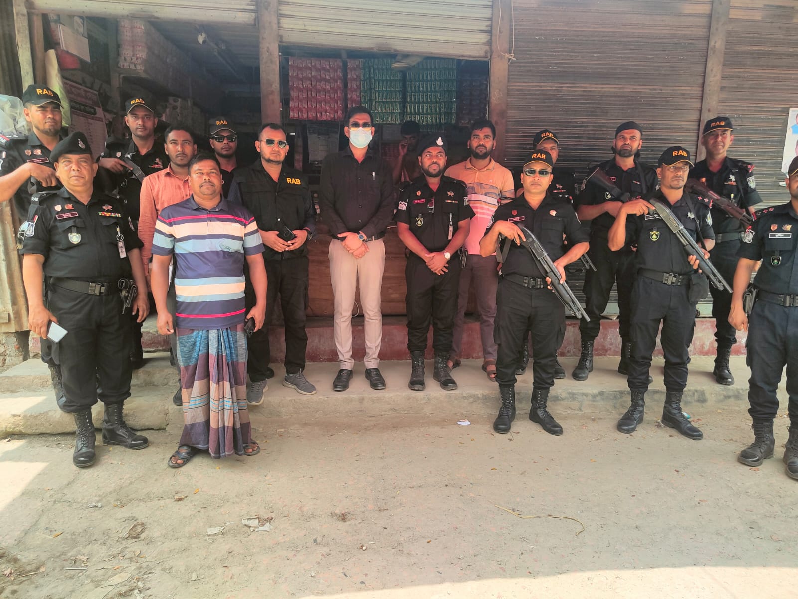 পটুয়াখালীতে বেশি দামে তেল বিক্রির দায়ে দুই প্রতিষ্ঠানকে জরিমানা