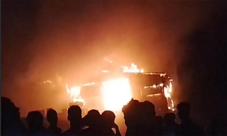 হবিগঞ্জে আগুনে ব্যবসা প্রতিষ্ঠান পুড়ে ছাই