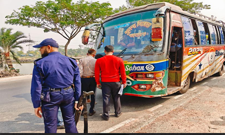 বাগেরহাটে শব্দ দূষণবিরোধী অভিযানে হাইড্রোলিক হর্ণ জব্দ